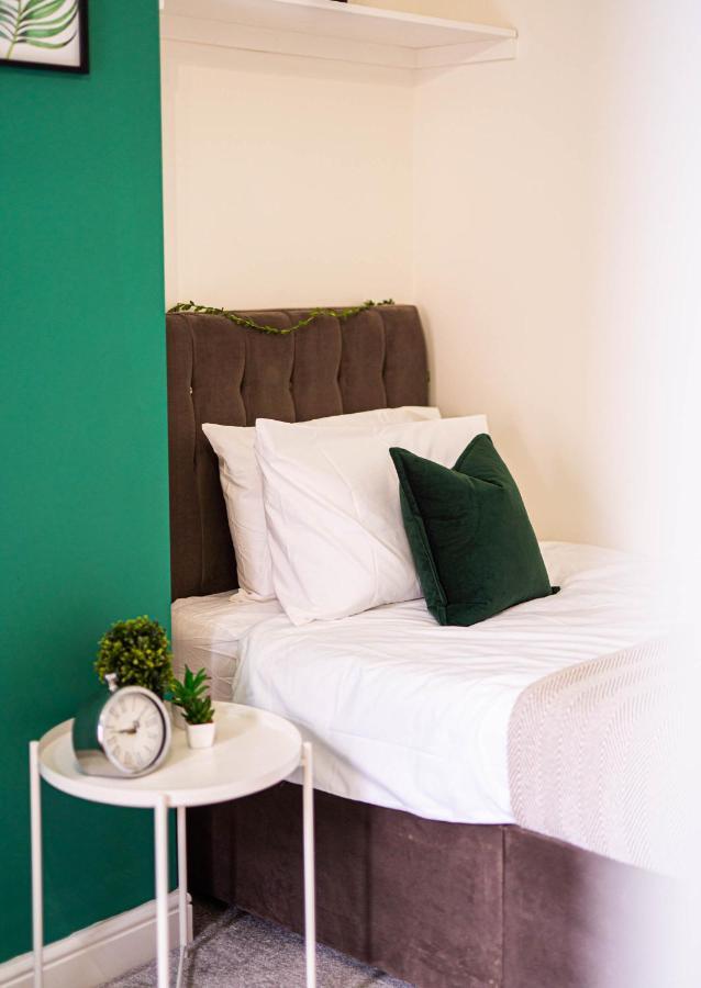 Comfortable House In Nuneaton Sleeps5 Free Parking Good Amenites Экстерьер фото
