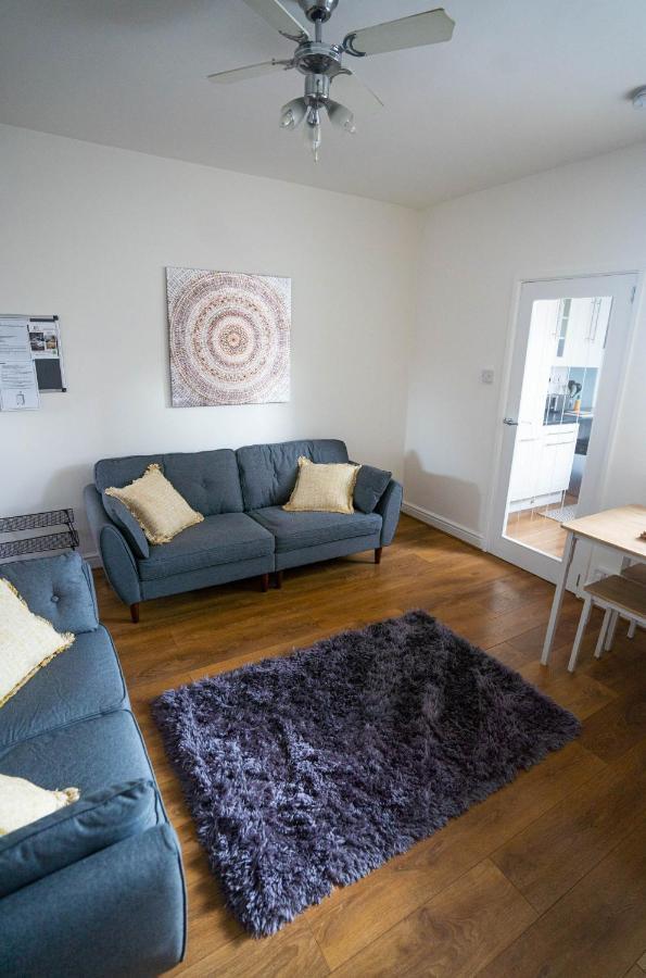 Comfortable House In Nuneaton Sleeps5 Free Parking Good Amenites Экстерьер фото
